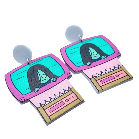 Creepy Cute Halloween Earrings Goth Cartoon "The Ring" Horror Movie Jewelry - Picture 2 of 6